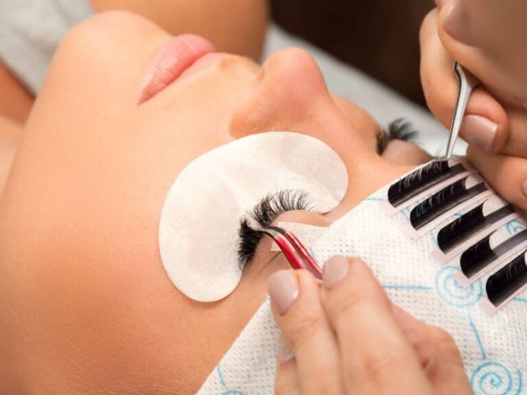Eyelash Extension Guide Everything You Need to Know Featured Photo Eyelash Extensions: Everyhting You Need To Know