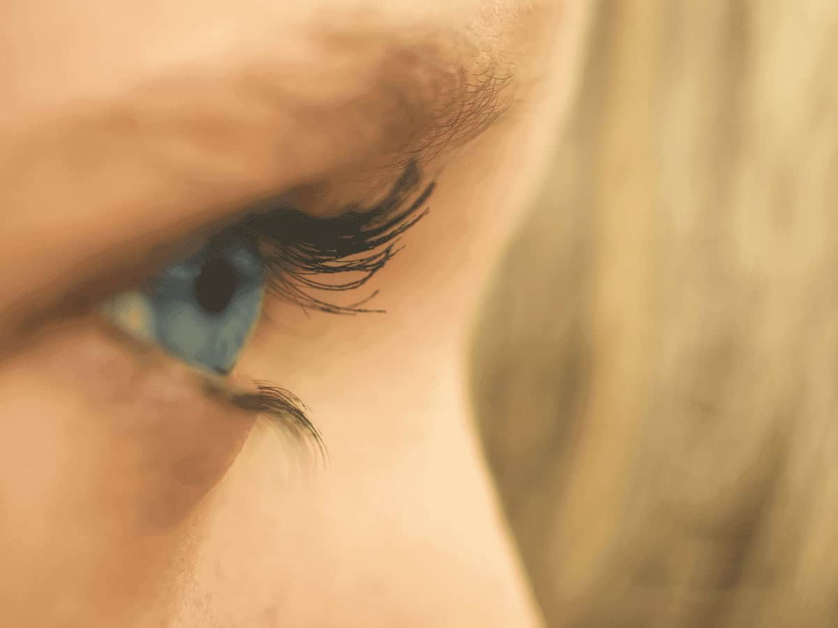 Eyelash Serum a secret for natural longer lashes