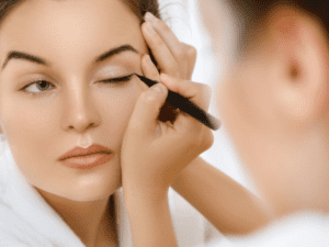 How To Apply Eyeliner Like Pros (Eyeliner Type Wise Guide)