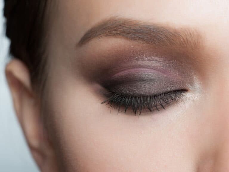 How To Keep Eyeshadow From Creasing Proven Techniques Featured Photo How To Keep Eyeshadow From Creasing (Proven Techniques)
