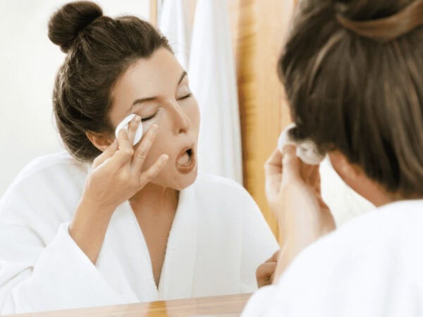 How To Remove Eyeliner With & Without Makeup remover