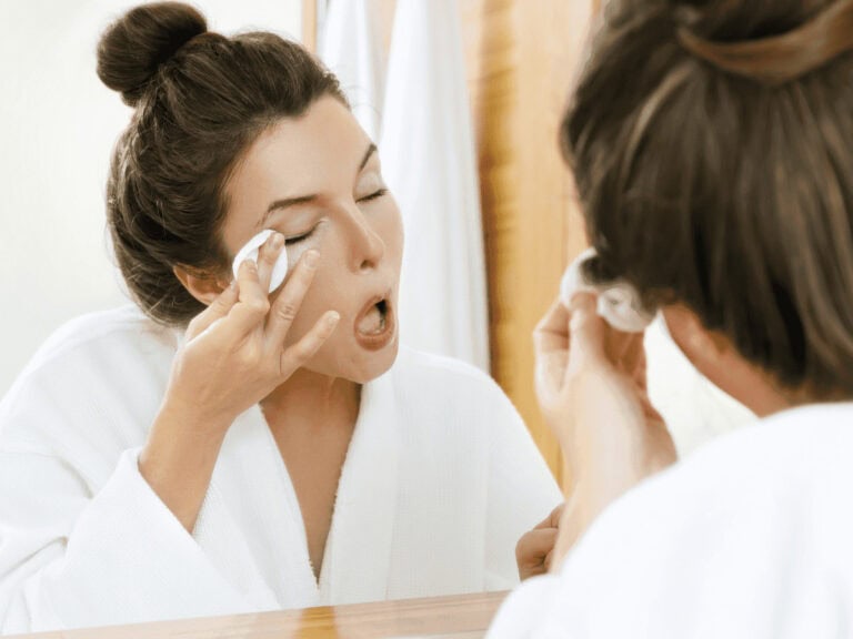 How To Remove Eyeliner With & Without Makeup remover
