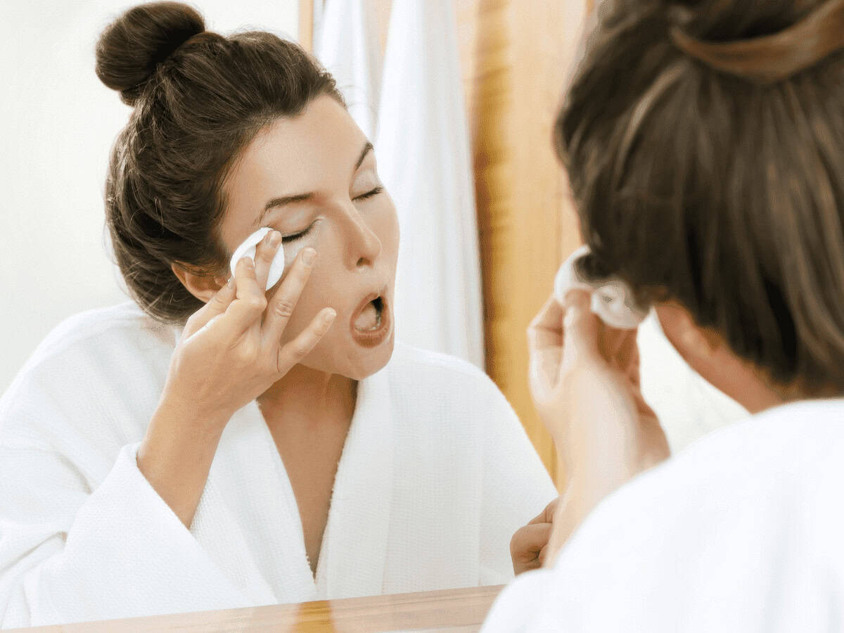How To Remove Eyeliner With & Without Makeup remover