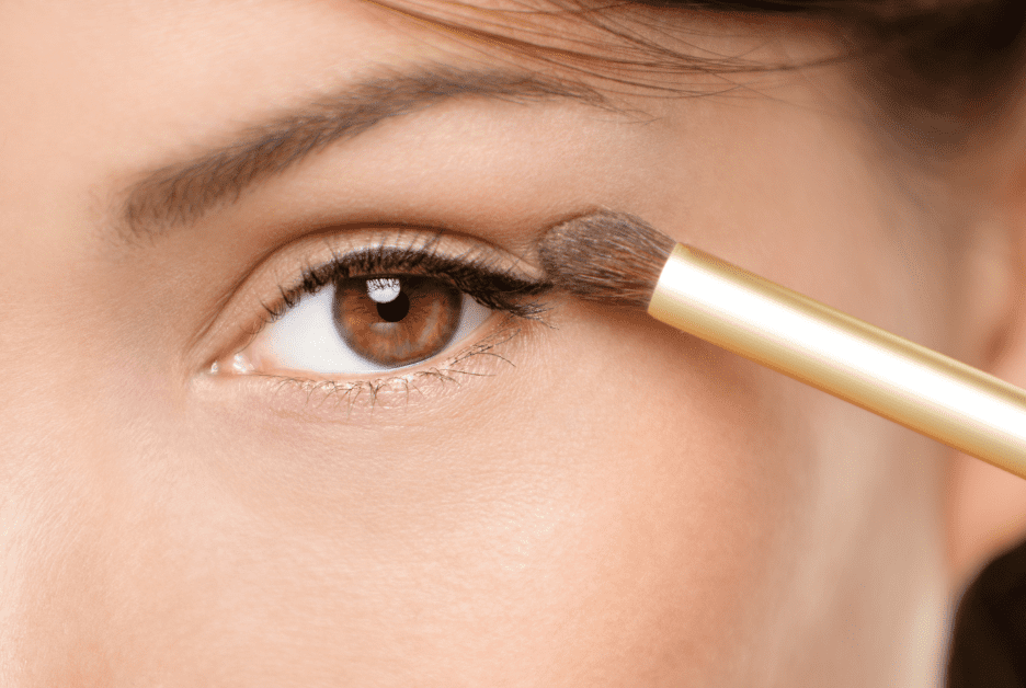 Eyelid Primer Helps mascara lasts longer and prevents mascara smudging