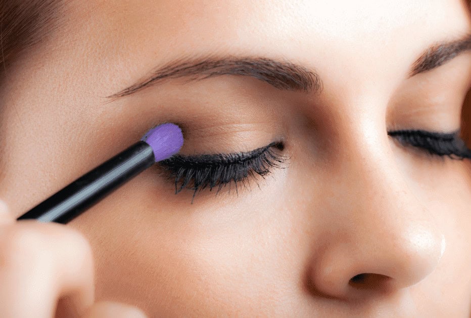 Applying eyeshadow in thin layers helps to keep eyeshadow from creasing