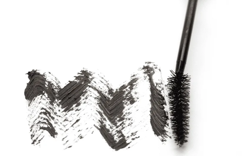 Before Applying wipe off the application residue to ensure mascara applications lasts all day 1 Wiping off the previous mascara application residue can help mascara lasts longer