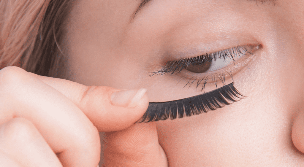Clear mascara can be used in setting false lashes