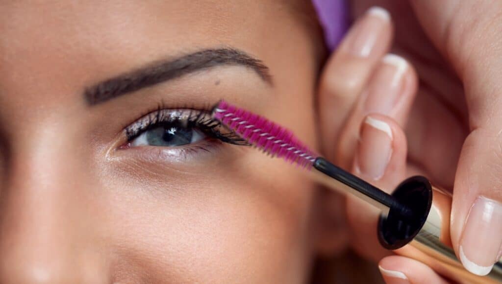Clear Mascara can be used for glossy eyelashes