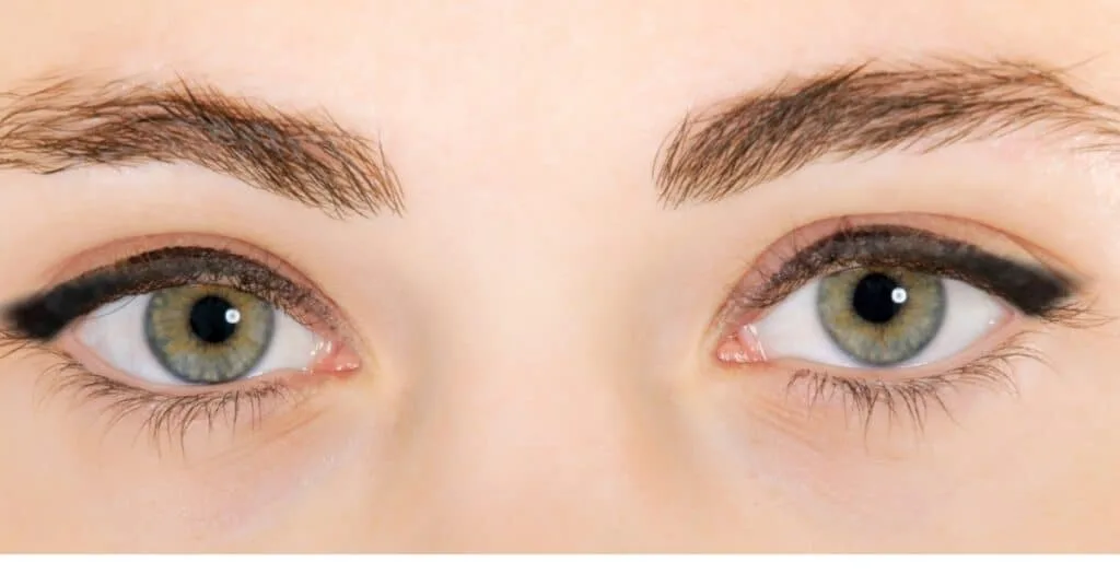 Smokey Eyeliner Suggestions for Downturned Shaped Eye Learn all the secrets of mastering the application of Smokey Eyeliner on downturned shaped eyes.