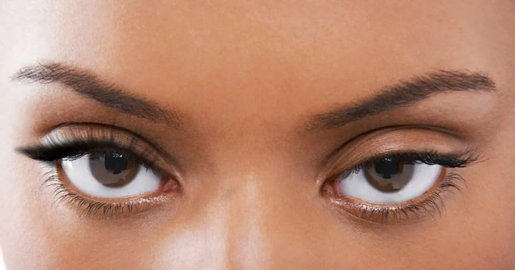 Smokey Eyeliner Suggestions for Upturned Shaped Eye Learn all the secrets of mastering the application of Smokey Eyeliner on Upturned shaped eyes.