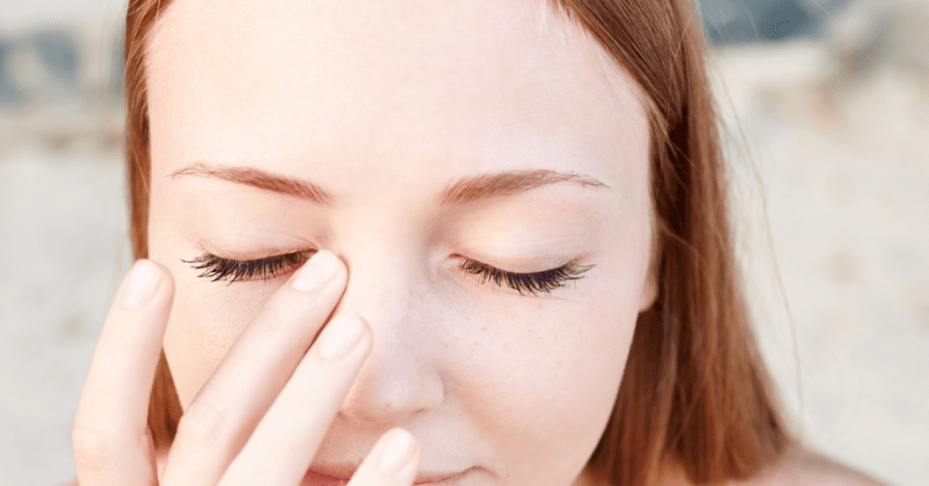 Eyeshadow Primer helps in protecting SUN