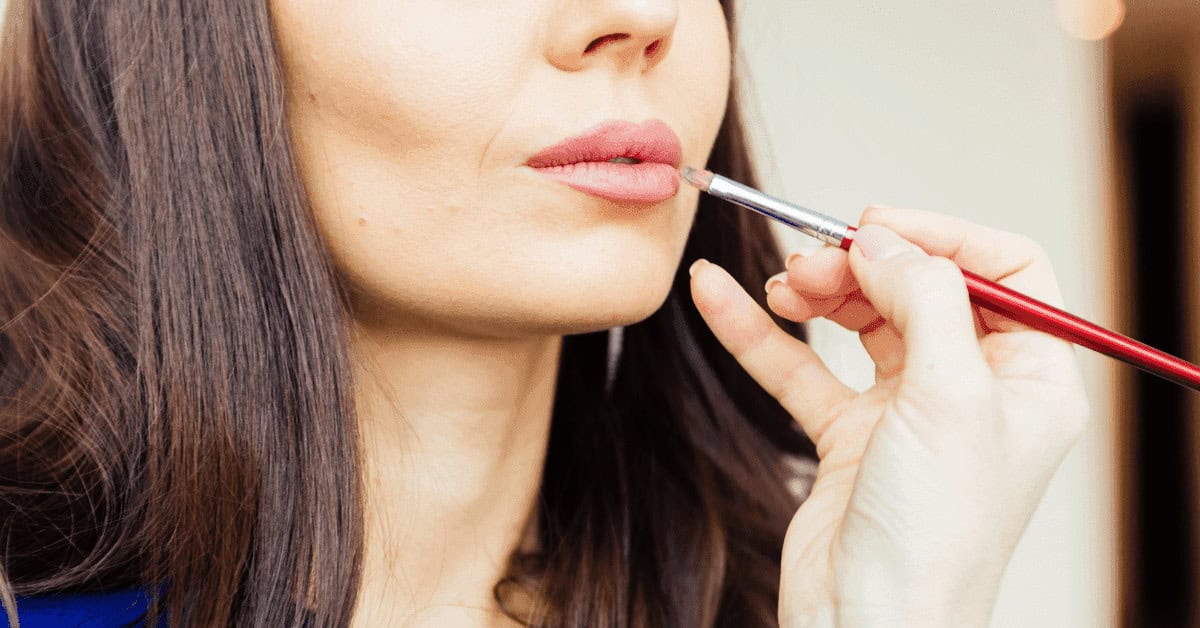 Eyeshadow Primer can also help in create a smudgeproof lipstick look