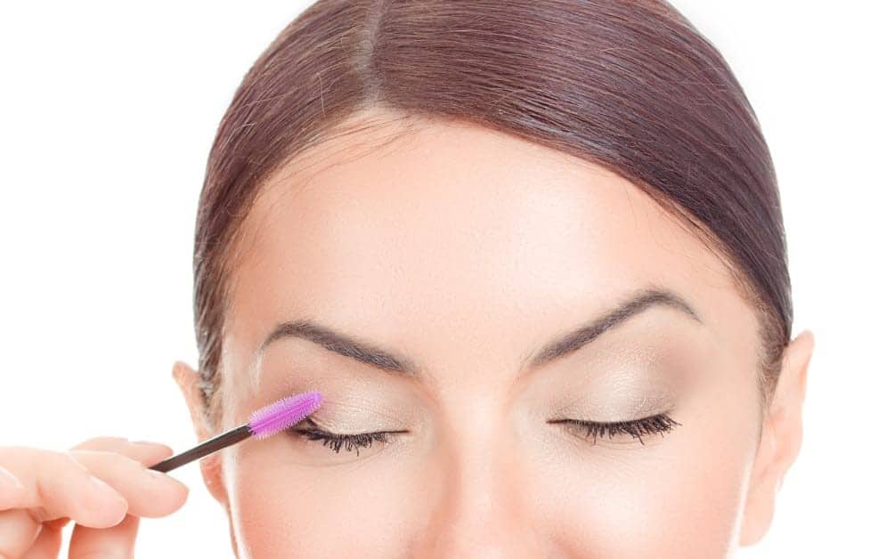 The right way of applying eyelash serum