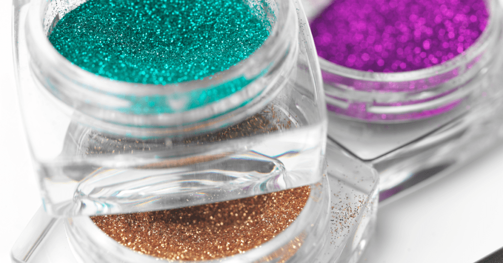 What is Loose Glitter Eyeshadow & is Loose Glitter Eyeshadow for You?