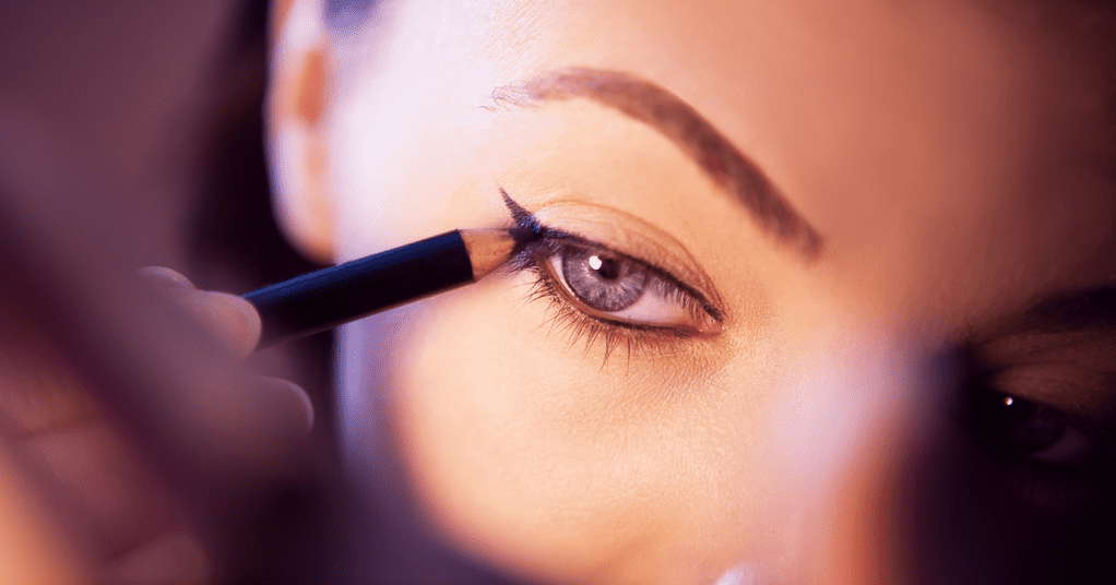 How To Do Smudged Wing Eyeliner