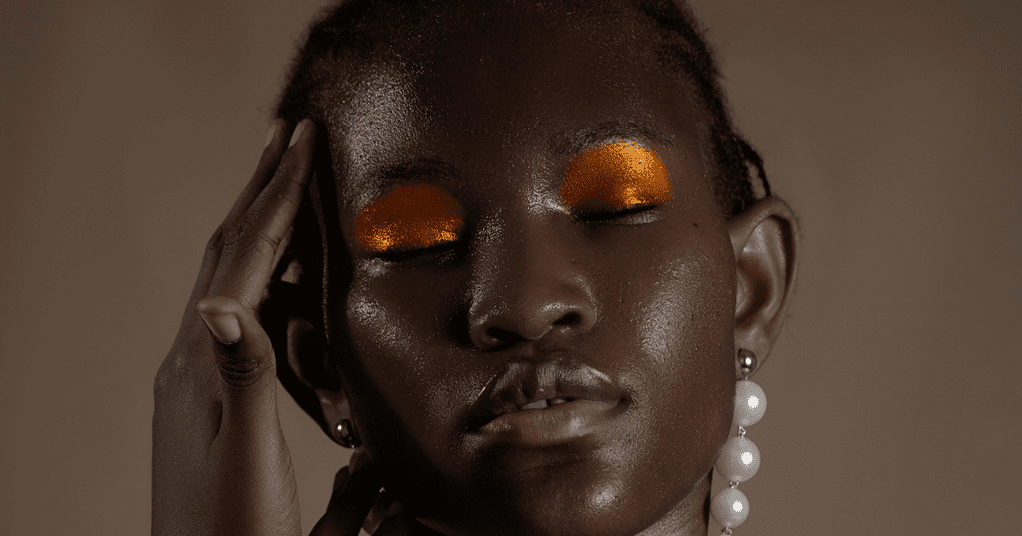 How to make eyeshadow more pigmented on dark skin