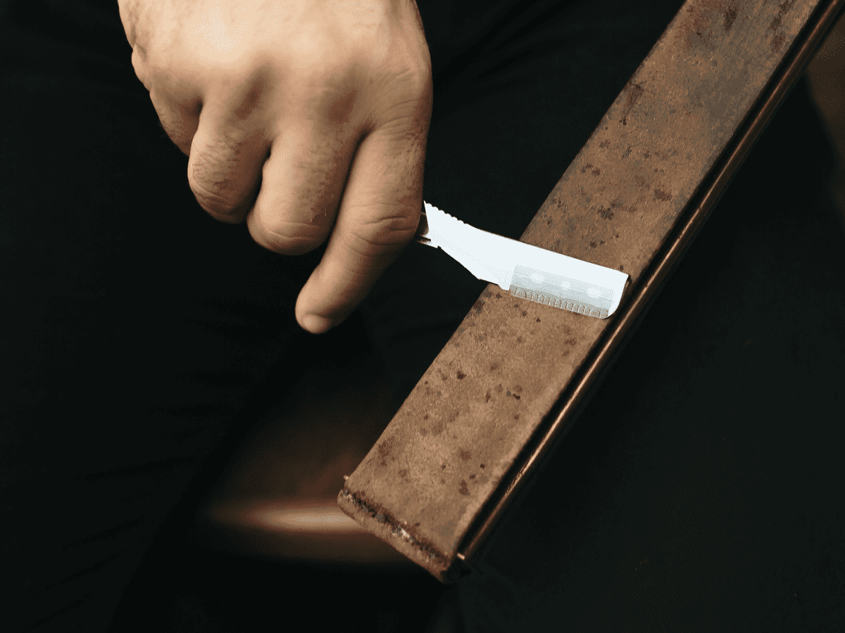 How to Sharpen Eyebrow Razor