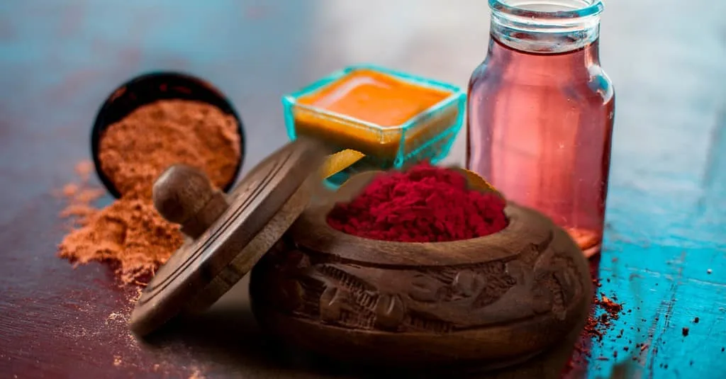 How To Make An Eyeliner Using KumKum Powder How To Make An Eyeliner Using KumKum Powder