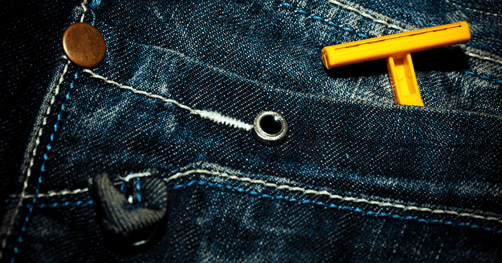 Learn The right Way of HOW TO SHARPEN EYEBROW RAZOR ON JEANS