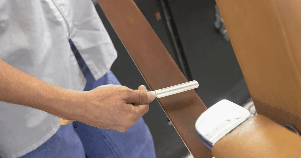 HOW TO SHARPEN EYEBROW RAZOR ON STROP Learn The right Way of HOW TO SHARPEN EYEBROW RAZOR ON STROP