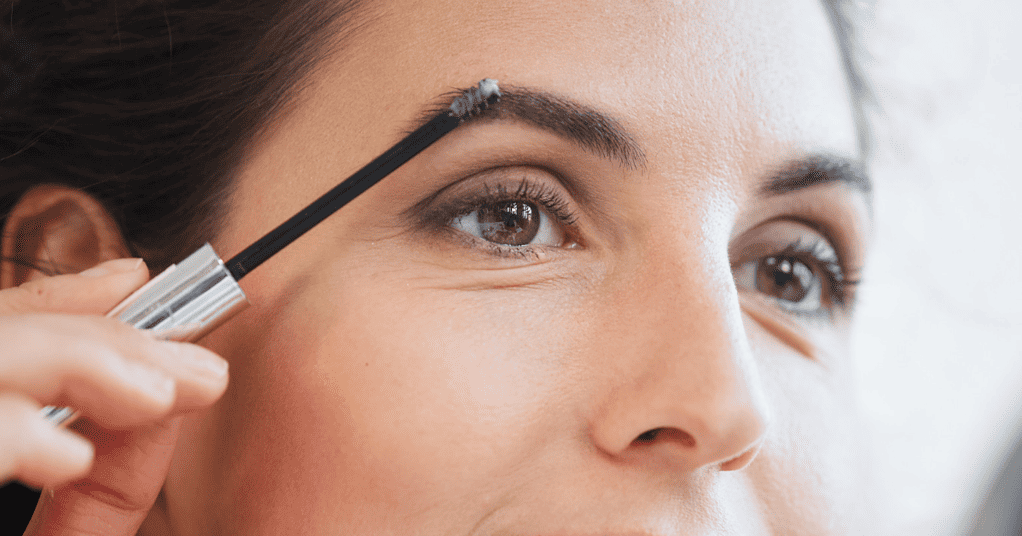 Learn How To Use Eyebrow Powder & Eyebrow Gel together to create a defined polished Look.