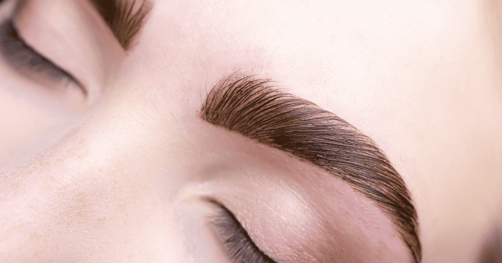 Learn How To Use Eyebrow Powder & Eyebrow Wax together to create a defined polished Look.