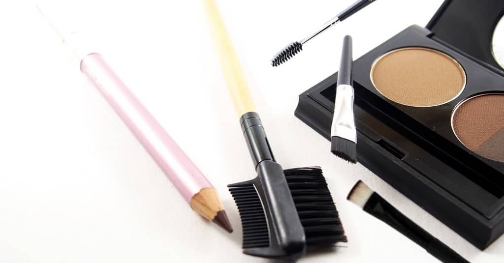 Learn How To Use Eyebrow Powder With a Brush