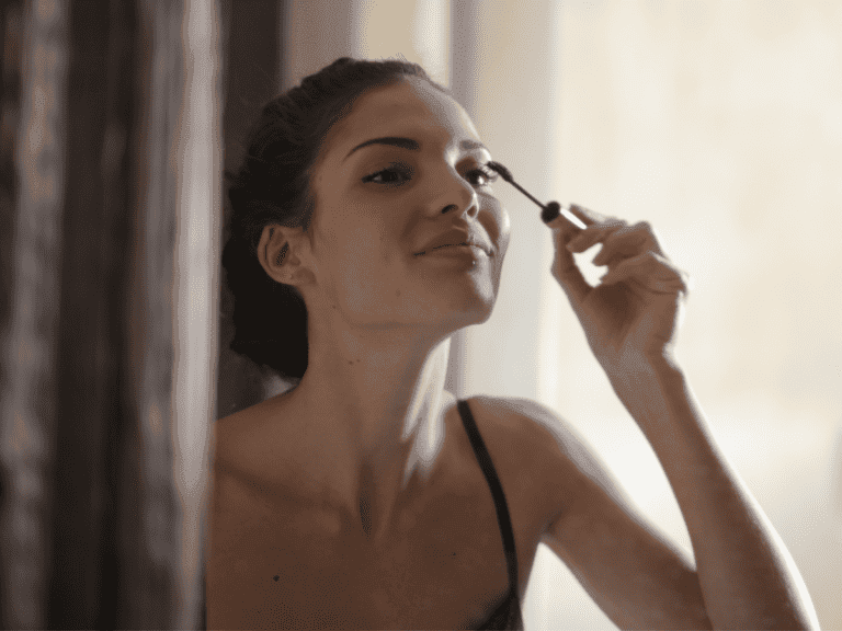 How to use Curved Mascara Wand To Get Lash Curl Volume How to Use Curved Mascara Wand to get Lash Curl & Volume
