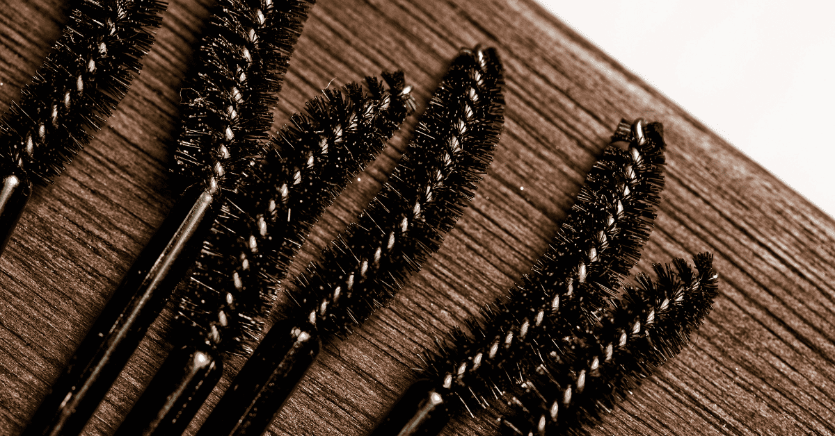 How to Use Curved Mascara Wand to Get Lash Curl and Volume Dappered Chic